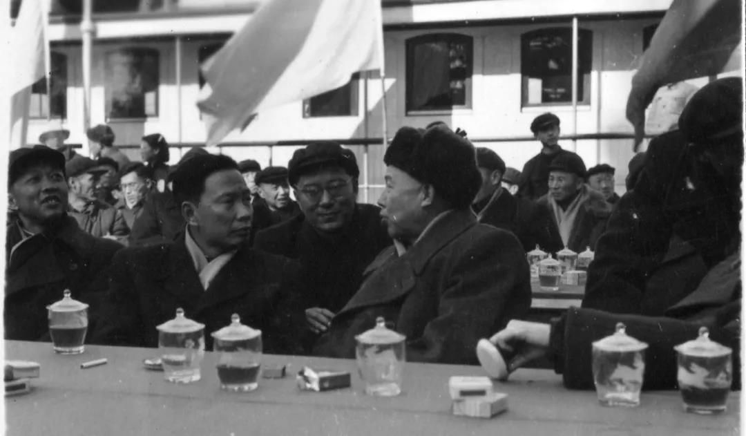 1960年1月18日,南京長江大橋正式開工。(左起惠浴宇、彭敏、彭沖) 1960年1月18日,南京長江大橋正式開工。(左起惠浴宇、彭敏、彭沖)